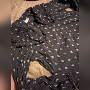 Universal Thread Women’s Black Floral Print Balloon Sleeve Button Up Blouse